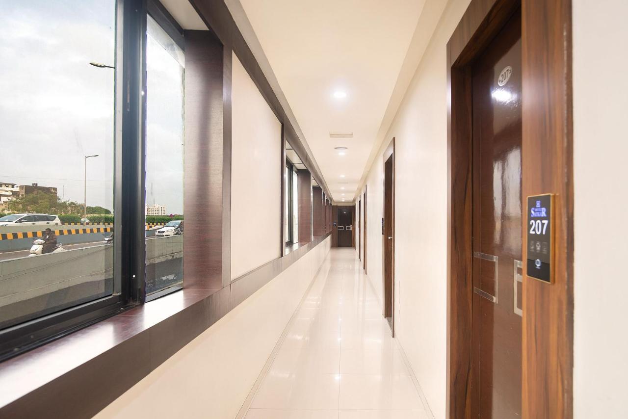 Hotel Satkar Surat Exterior foto