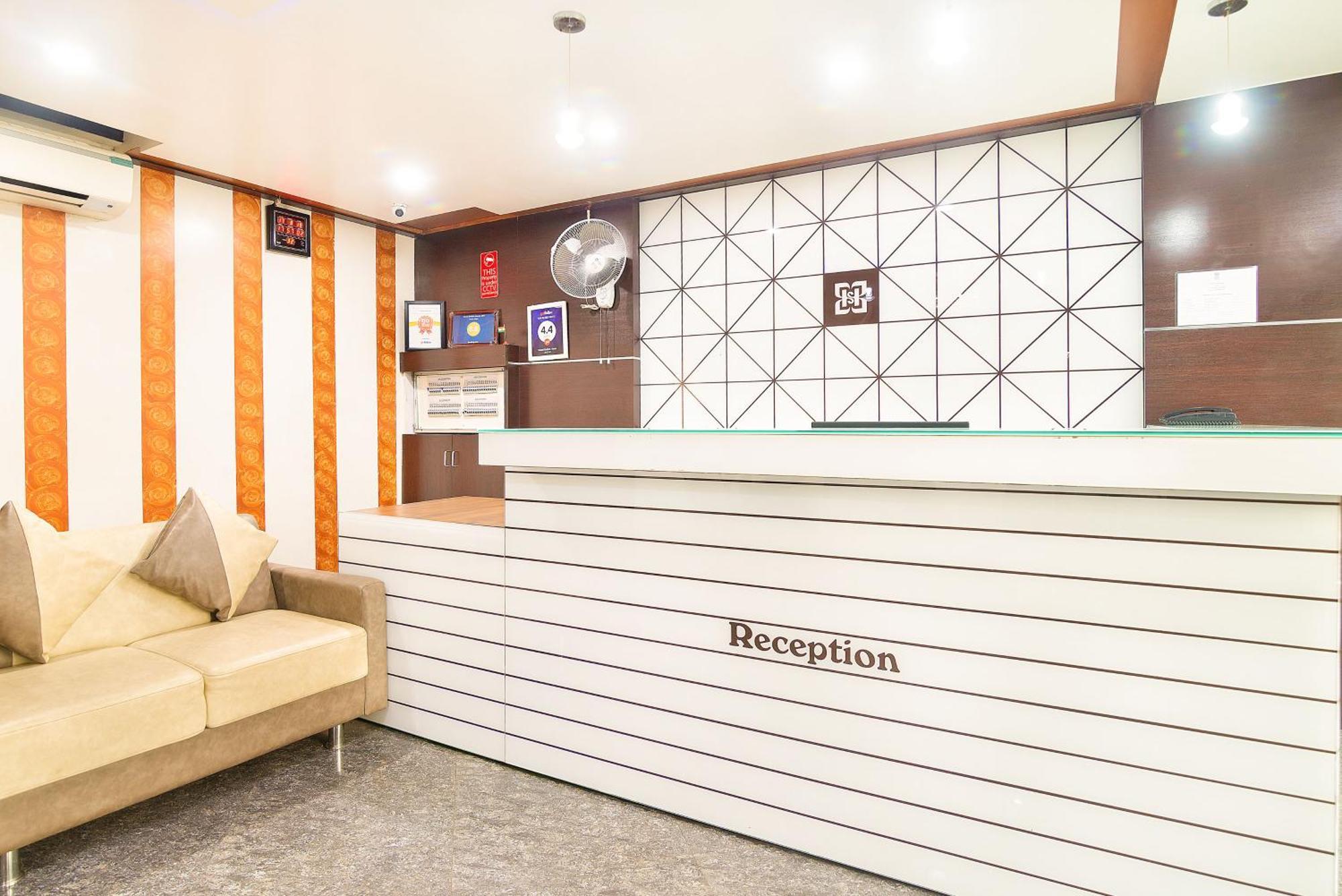 Hotel Satkar Surat Exterior foto