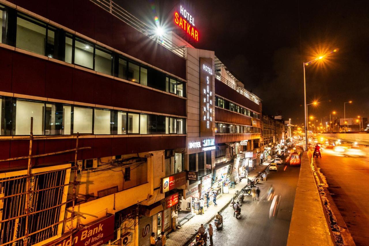 Hotel Satkar Surat Exterior foto