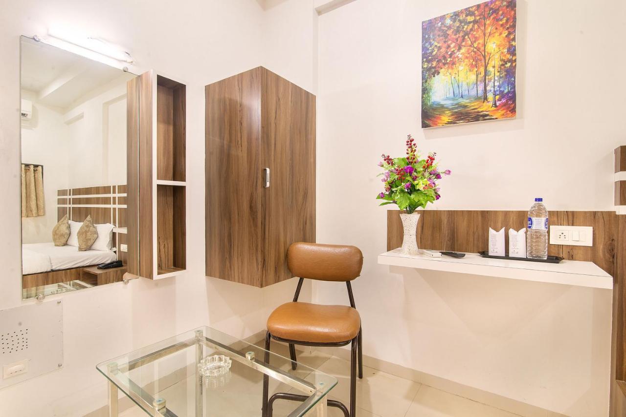 Hotel Satkar Surat Exterior foto