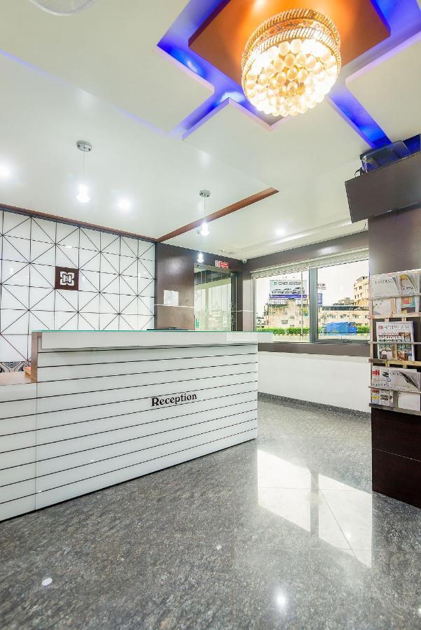 Hotel Satkar Surat Exterior foto