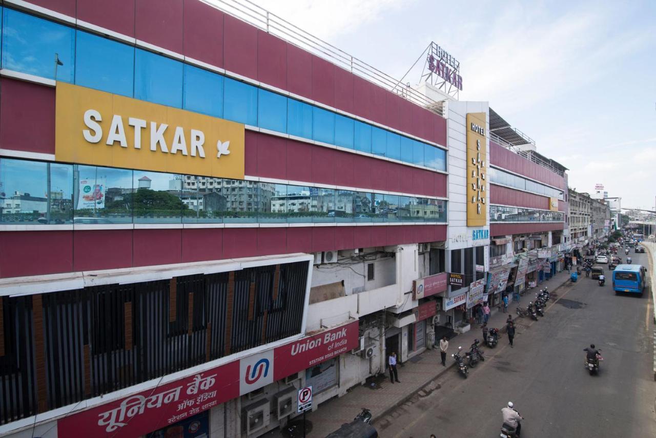 Hotel Satkar Surat Exterior foto