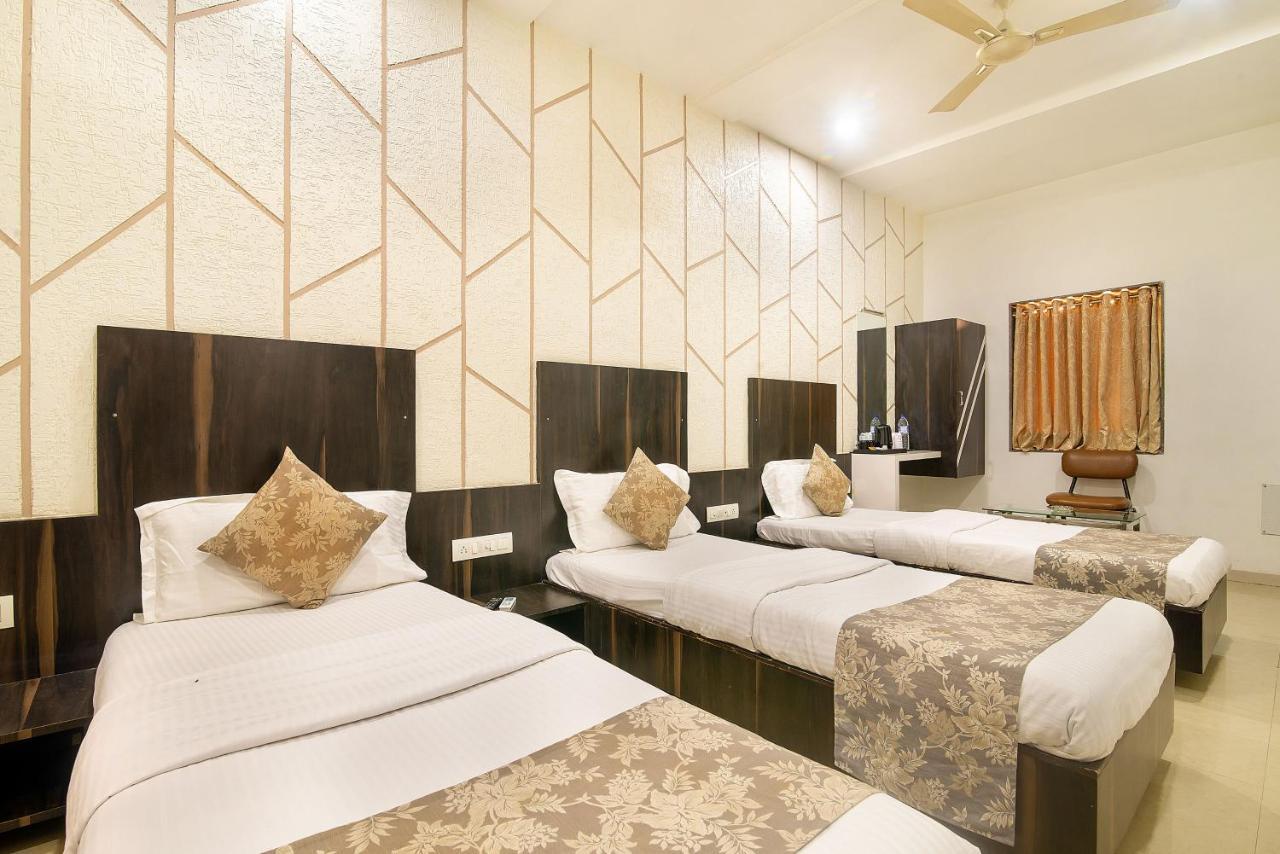Hotel Satkar Surat Exterior foto